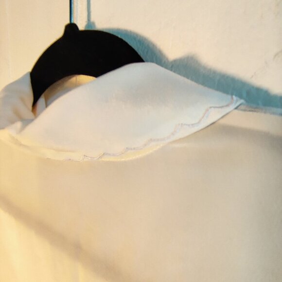 Vintage  Off White Silk Embroidered Blouse, Excellent condition, silk buttons - Picture 5 of 8